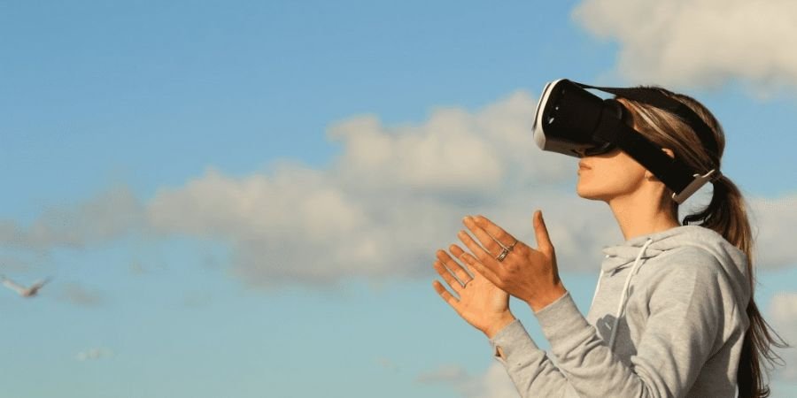 Experiencing Virtual Reality in Real World